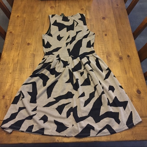 NWOT Bobeau Black and Tan Pleated Dress! - Picture 4 of 9